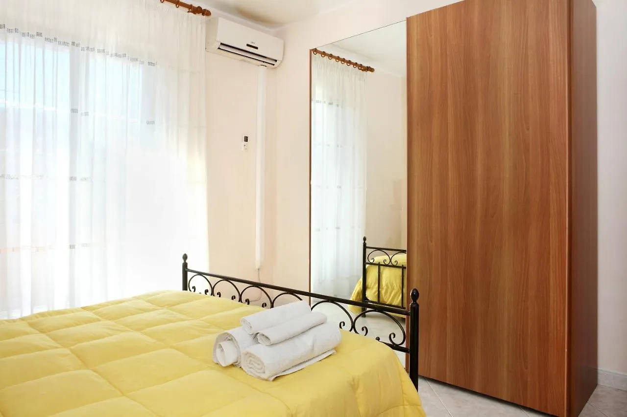 Adriana Casa Vacanze Holiday Tours In Sicily アチレアーレ 0*,  イタリア