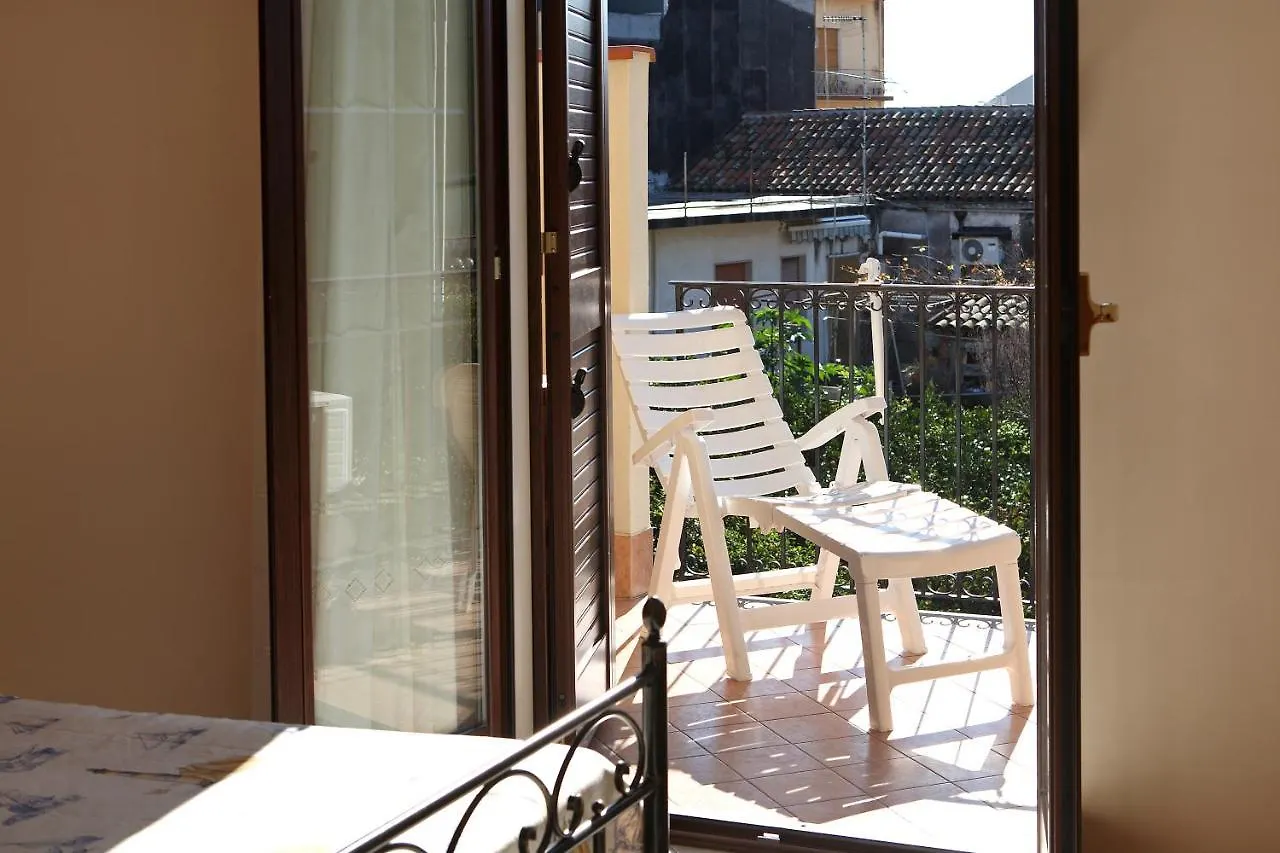Adriana Casa Vacanze Holiday Tours In Sicily أتشيريالي شقة