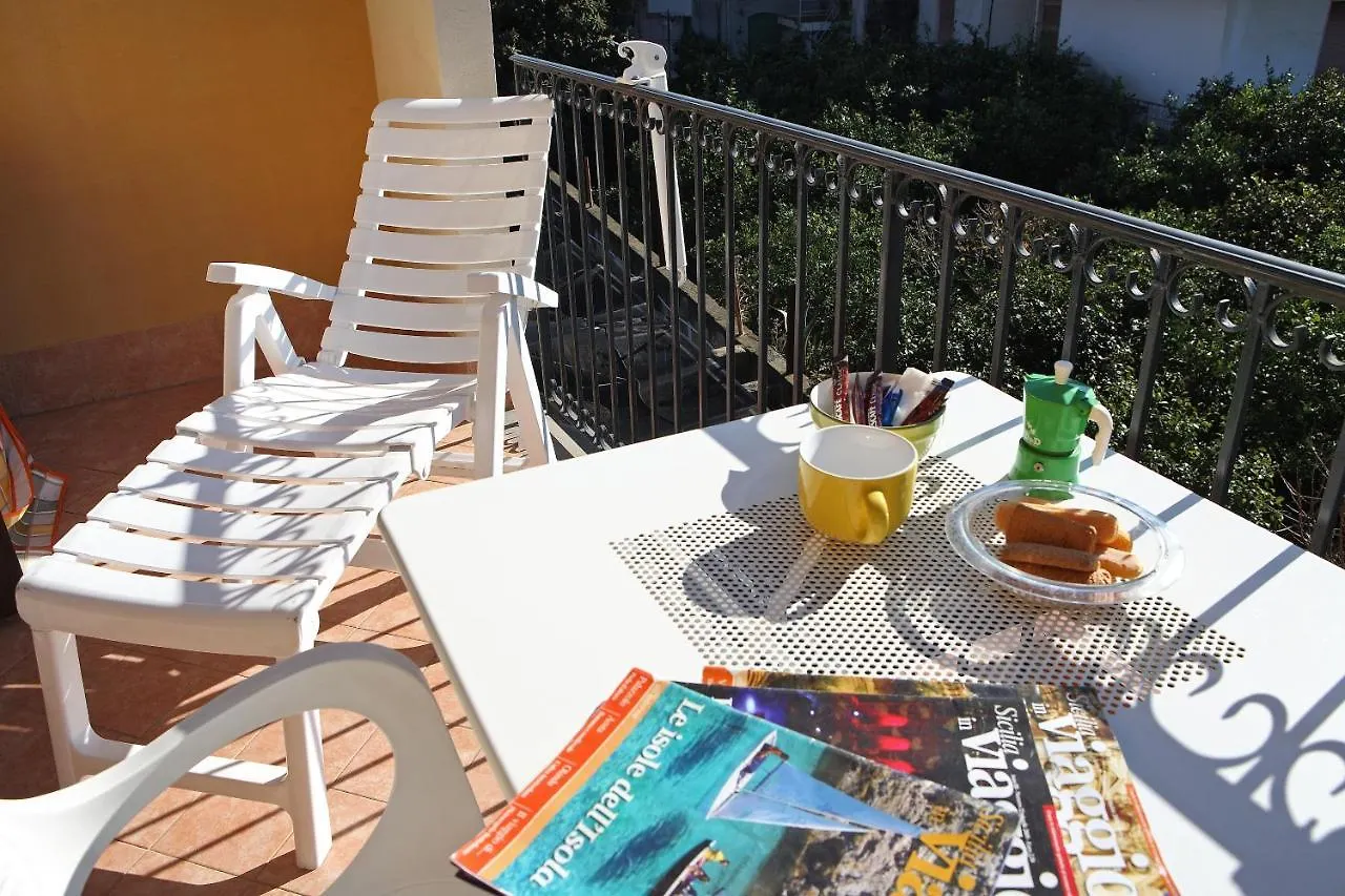 Adriana Casa Vacanze Holiday Tours In Sicily アチレアーレ